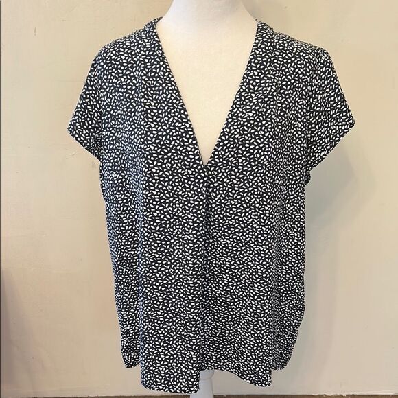 Halogen Navy blue and White Relaxed Boxy Short Sleeve Blouse Size 1 EUC - Picture 1 of 9